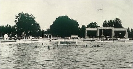 Az első pólómeccs 1932-ben az 50 méteres medence avatásakor